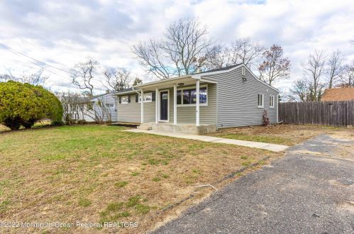 21 Jeffery Ln, Bricktown, NJ 08724-7142
