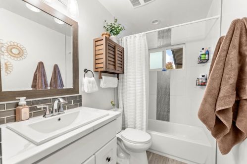 8435 Ahrentzen Ct, Citrus Heights CA  95610-2724 exterior