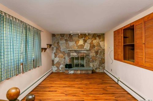 46 Eastover Dr, Elwood NY  11731-4331 exterior