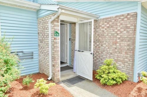 876 Halifax Dr, Warwick, RI 02886-1707