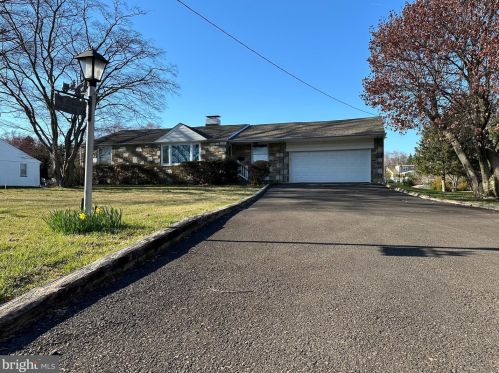 826 Central Ave, Southampton, PA 18966-4204