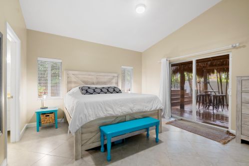 120 1st St, Key Largo FL  33037-4856 exterior