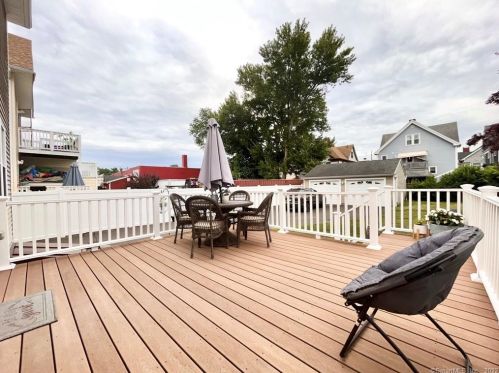 881 Howard Ave, Bridgeport CT 06605-1924 exterior