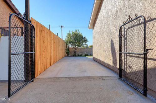 911 Greenpark Ave, Covina CA  91724-2124 exterior