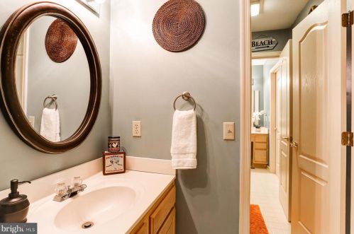 1046 Country Hill Dr, Harrisburg PA  17111-4655 exterior