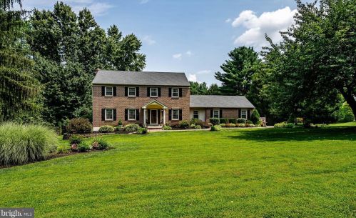 11 Country Ln, Glen Mills, PA 19342-1435