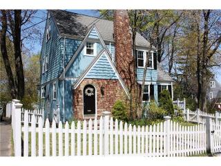 51 Caroline St, New Haven, CT 06517-3412