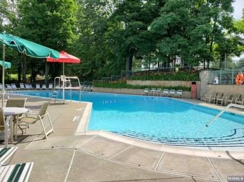 1242 Garrison Ct, Mahwah NJ  07430-3237 exterior