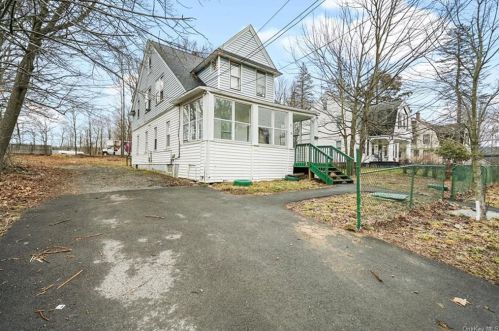 28 Bedford Ave, Monticello, NY 12701-2002