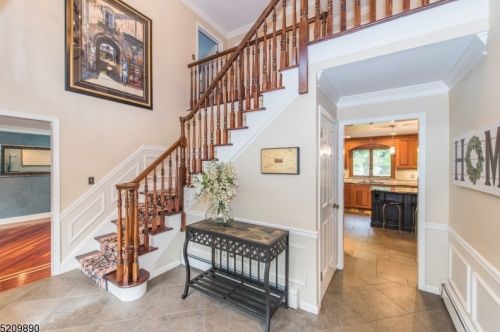 77 Fountain Dr, Skyline Lakes NJ  07456-2406 exterior