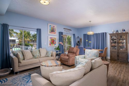 16 Corrine Pl, Key Largo FL 33037-4203 exterior