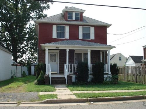 233 Grove St, Woodbridge, NJ 07095-1815