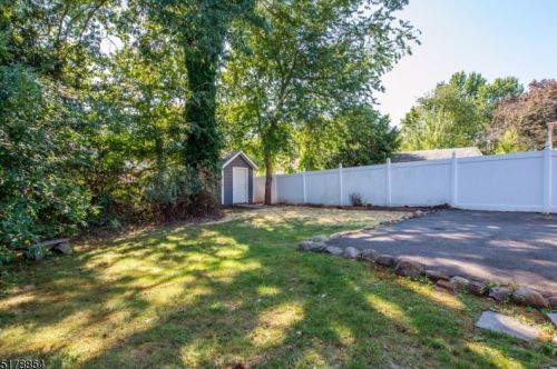 1058 Mayfair Dr, Rahway NJ  07065-1909 exterior