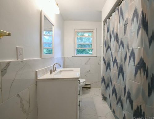 54 Henry St, Waterbury CT  06708-2608 exterior