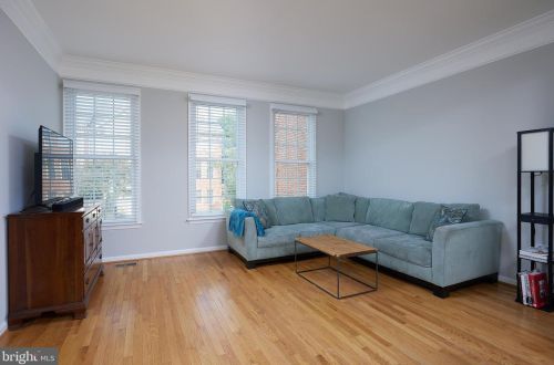 3015 Fallswood Glen Ct, Falls Church VA  22044-2723 exterior