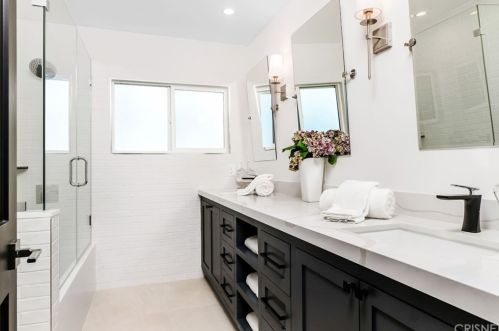 5465 Saloma Ave, Van Nuys CA  91411-3643 exterior