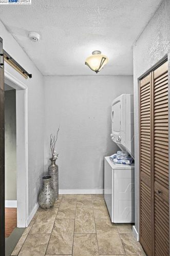 2001 57 Ave, Oakland CA 94605-1015 exterior