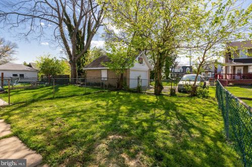 17 Ridgeway Ave, Manor PA  19036-1923 exterior