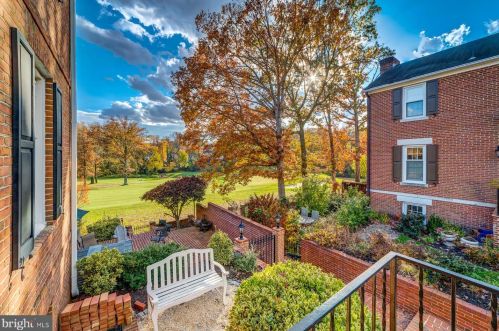 8237 Taunton Pl, Springfield VA  22152-2428 exterior