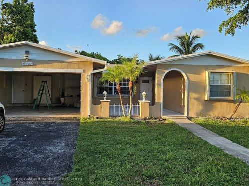 9431 24th Pl, Hollywood FL  33024-3126 exterior