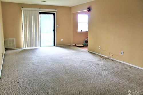 207 Sharon Garden Ct, Woodbridge, NJ 07095-4302