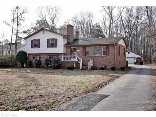 121 Lambs Crk Dr, Yorktown VA  23693-2309 exterior