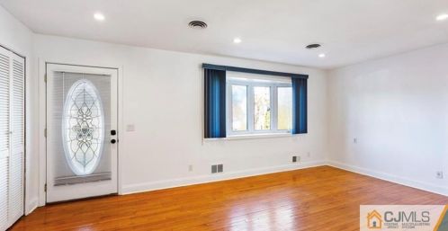 511 Center St, Piscataway NJ  08854-1462 exterior