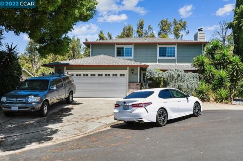 1651 Varni Ct, Benicia, CA 94510-2852