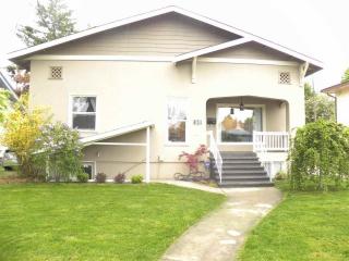 831 33rd Ave, Spokane, WA 99203-3129