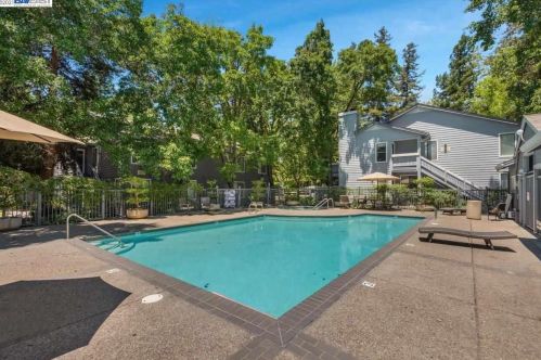 7106 Cross Creek Cir, Pleasanton CA  94568-2792 exterior