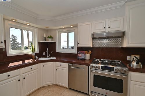 2400 Prosperity Way, San Leandro CA  94578-1124 exterior