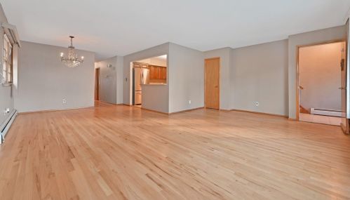 473 Avenue, Bayonne, NJ 07002-4713