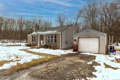 38 Jones Ln, Montgomery, NY 12549-2834