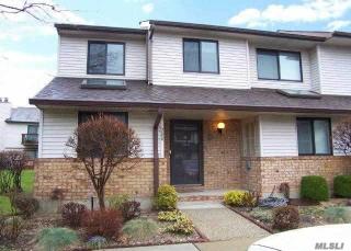 200 Poplar Ct, North Wantagh, NY 11793-2767