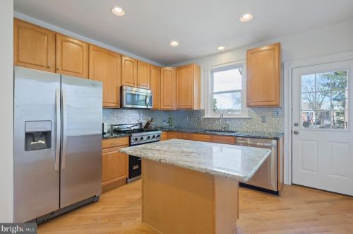 1605 13th St, Wilmington, DE 19806-4007