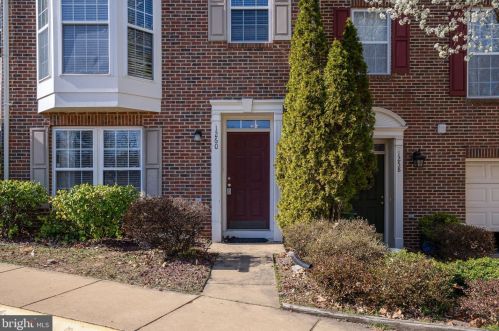 1260 Corbett Pl, Woodbridge VA  22191-1045 exterior