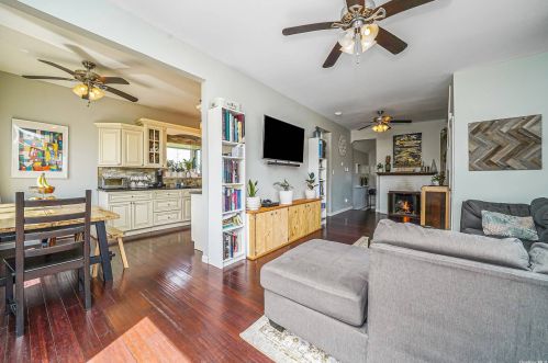 88 Doges Promenade, North Lindenhurst NY  11757-6405 exterior