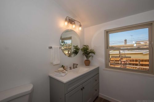 1704 Ebers St, San Diego CA  92107-3504 exterior