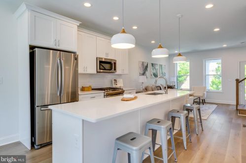 211 Douglas St, Washington DC  20002-1031 exterior