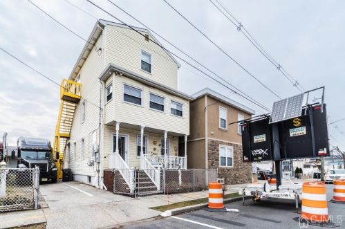 363 Grove St, Perth Amboy, NJ 08861-2628