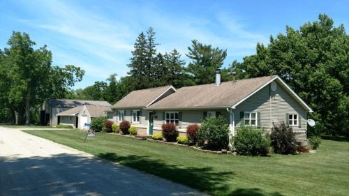 3939 Central Ave, Alburnett, IA 52202-9744