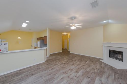 913 Jeffrey Dr, Denton TX  76208-6425 exterior