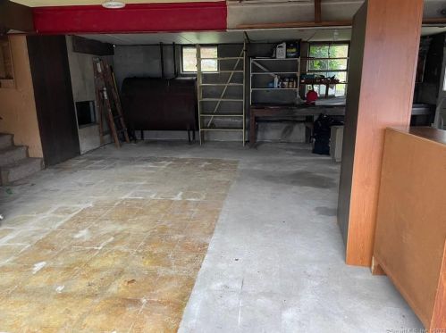 16 Eastwood Rd, Groton CT  06340-6011 exterior