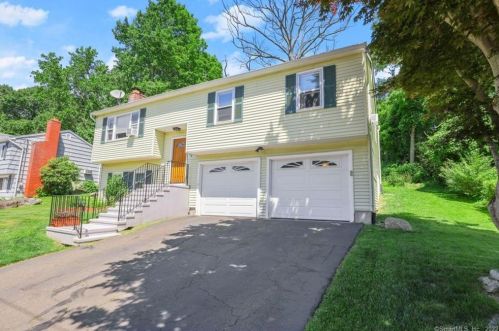 150 Village Ln, Bridgeport, CT 06606-1347