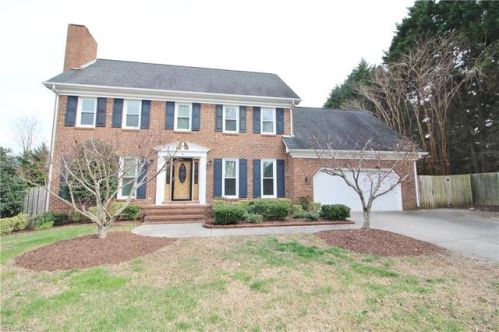 4 Oliver Ct, Greensboro, NC 27406-9220