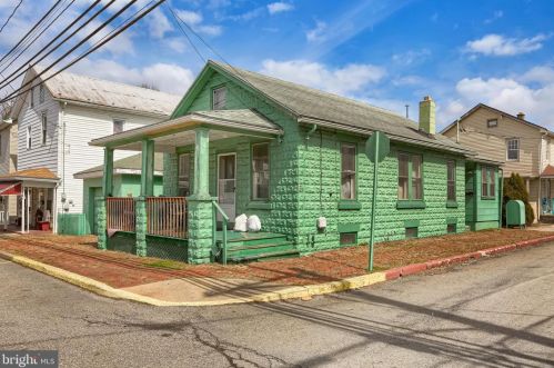 229 Market St, Lykens, PA 17048-1312