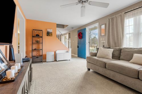 6 Hampton Ct, Goffstown NH  03045-2129 exterior