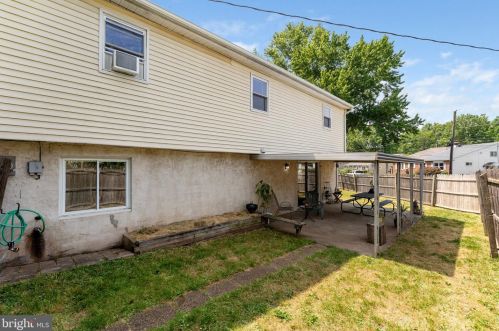 842 Clay Ave, Lansdale, PA 19446-3914