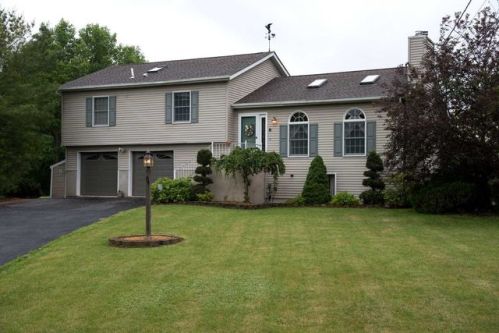 84 Underhill Rd, Poughkeepsie, NY 12603-1047