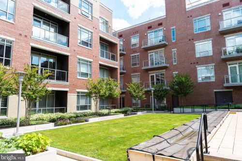 410 Front St, Philadelphia PA  19147-1606 exterior